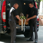 Urna przygotowana do ceremonii pogrzebowej